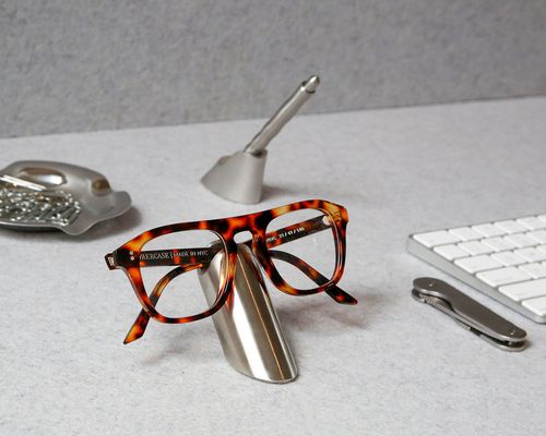 Eyewear stand