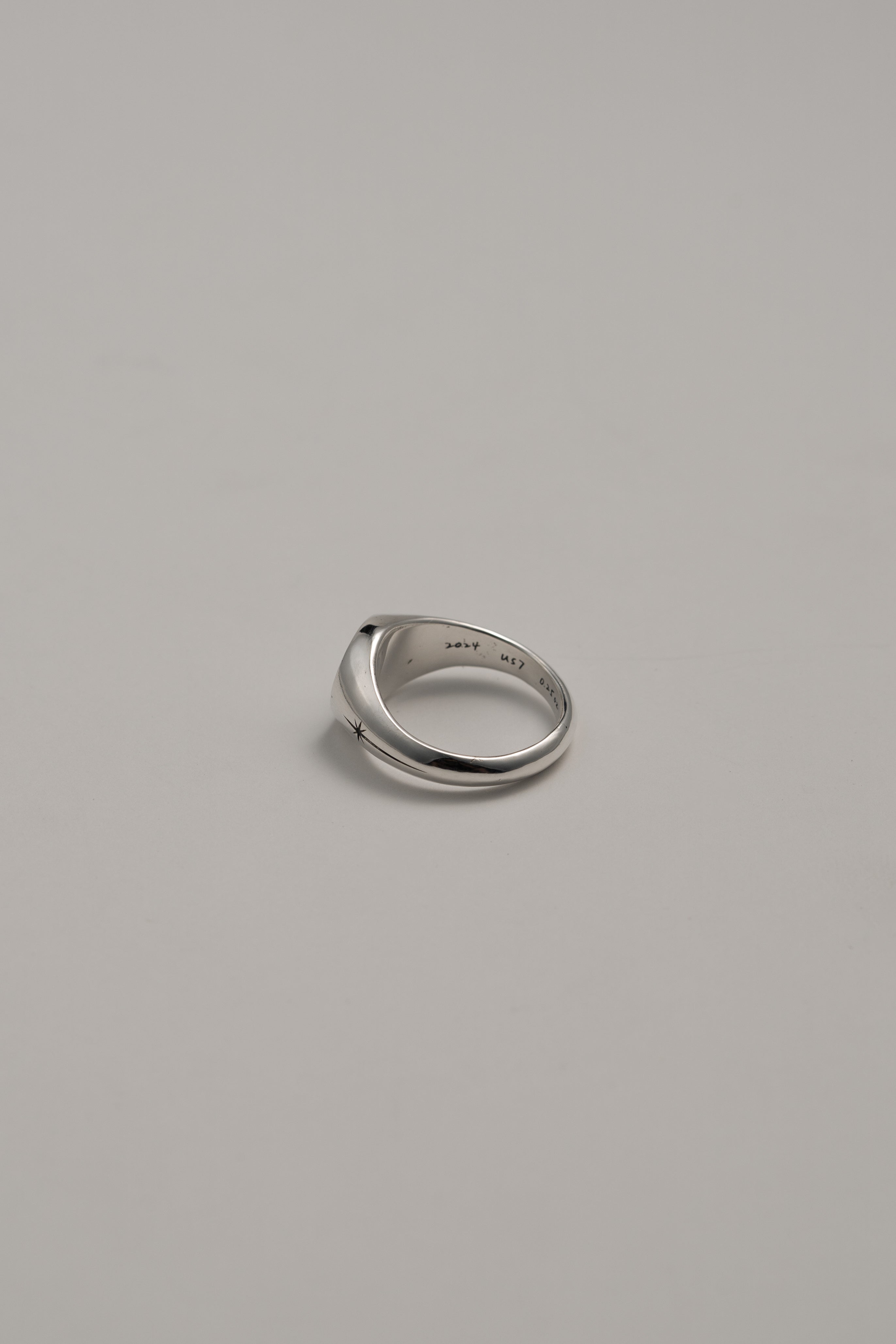 Asterisk Round Signet Ring, US 7