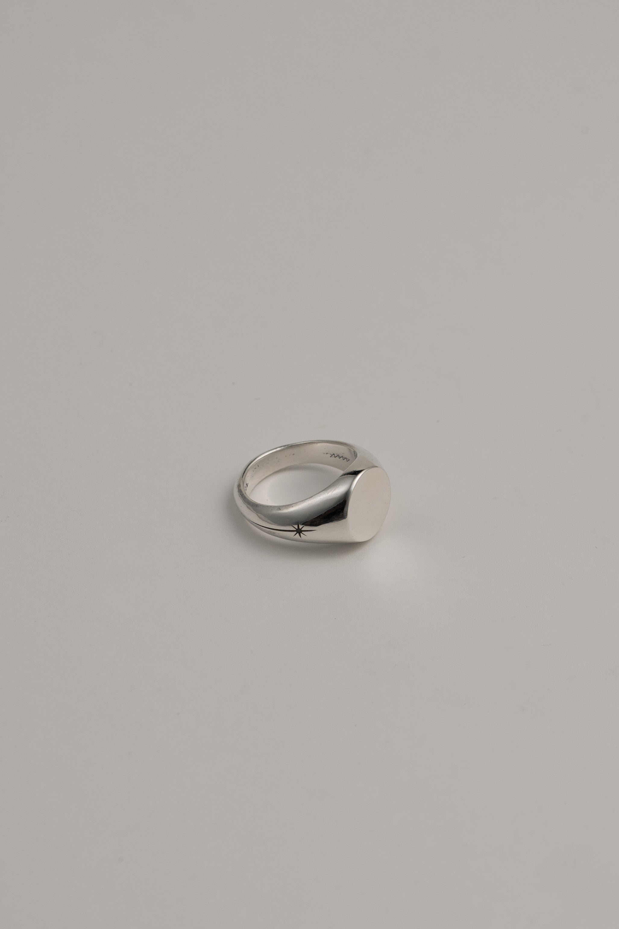 Asterisk Round Signet Ring, US 4