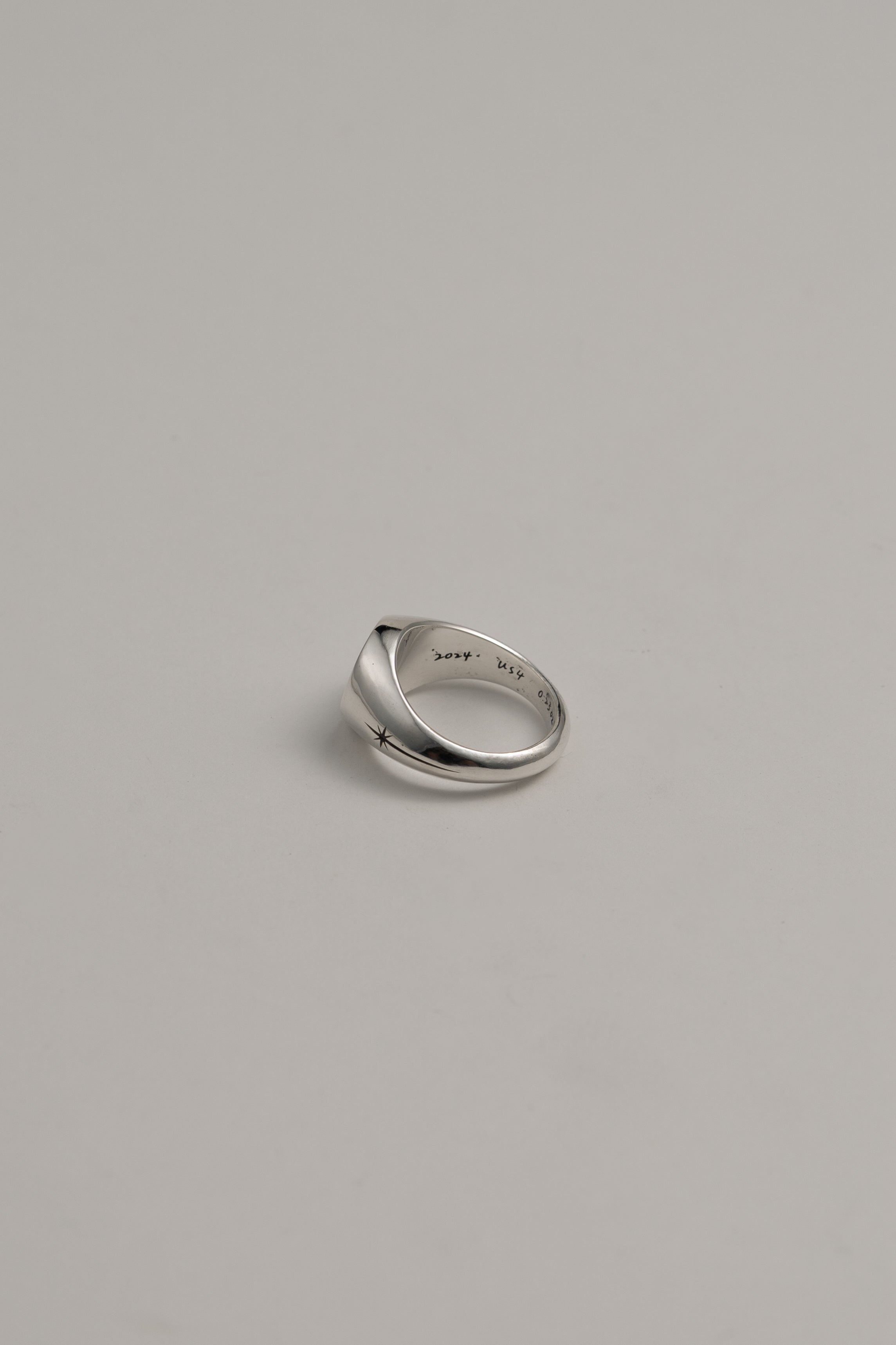Asterisk Round Signet Ring, US 4
