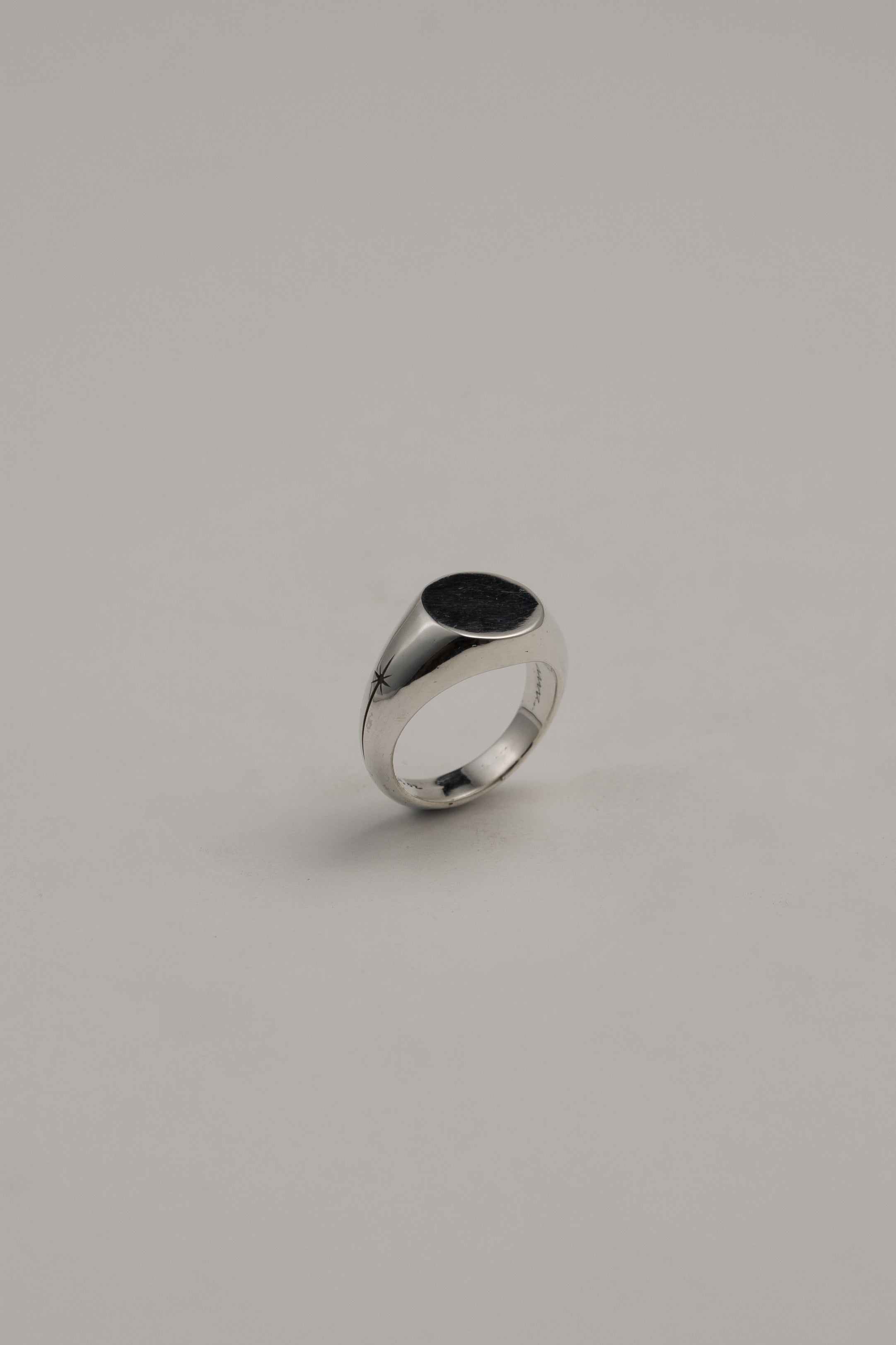 Asterisk Round Signet Ring, US 4